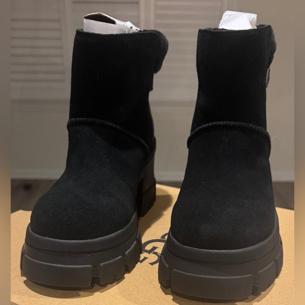 UGG Women's Brooklyn Buckle Boots Size 7